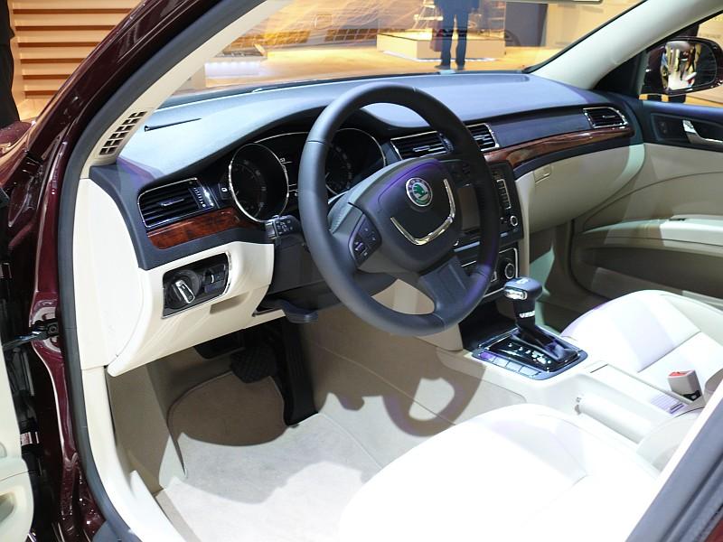 Skoda_Superb_P1080397_800.jpg