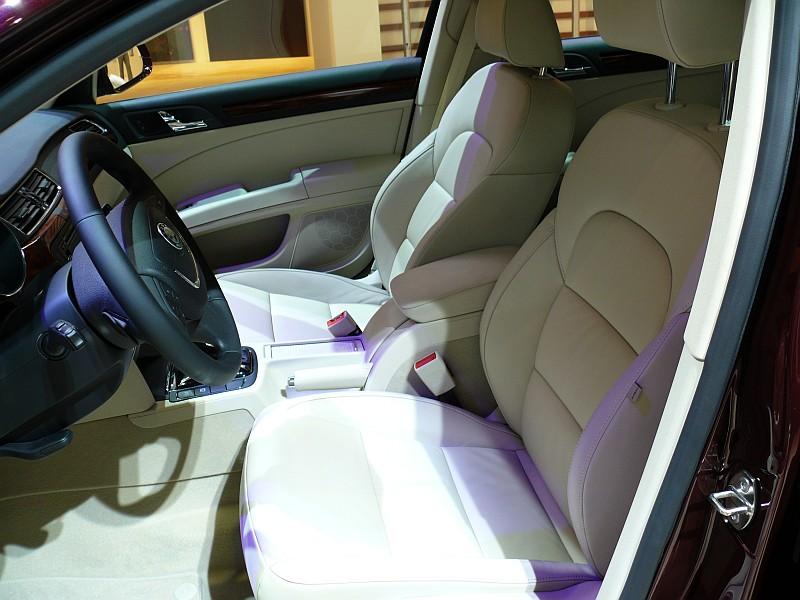 Skoda_Superb_P1080402_800.jpg